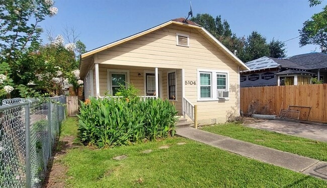 Building Photo - 5104 Dunlop St