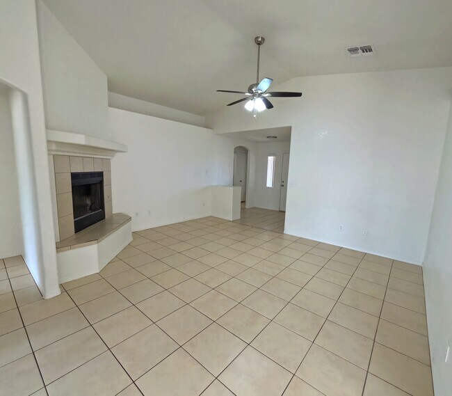 Building Photo - 1675 E Segovia Way