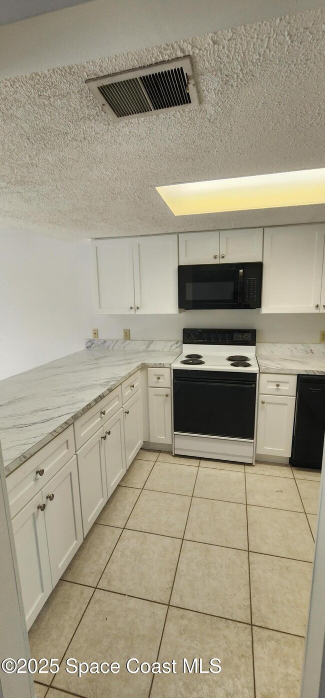 Building Photo - 8740 Lantana Ct