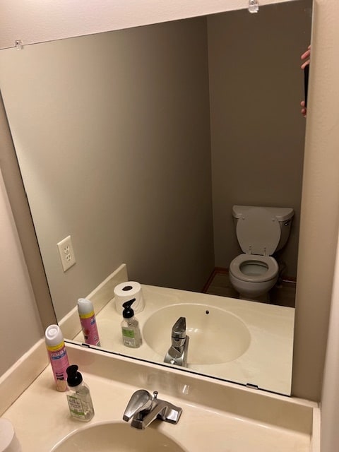 Main lvl Bathroom - 11027 Douglas Ln N