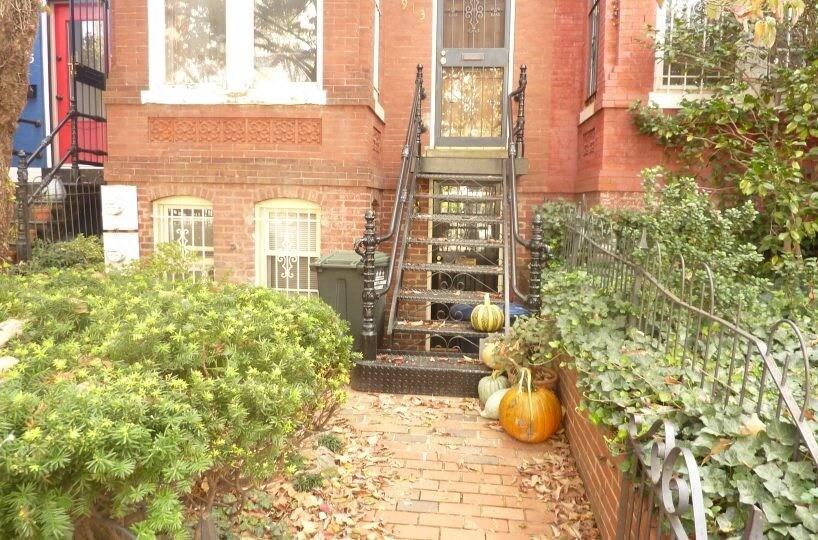 Foto principal - 913 F St NE