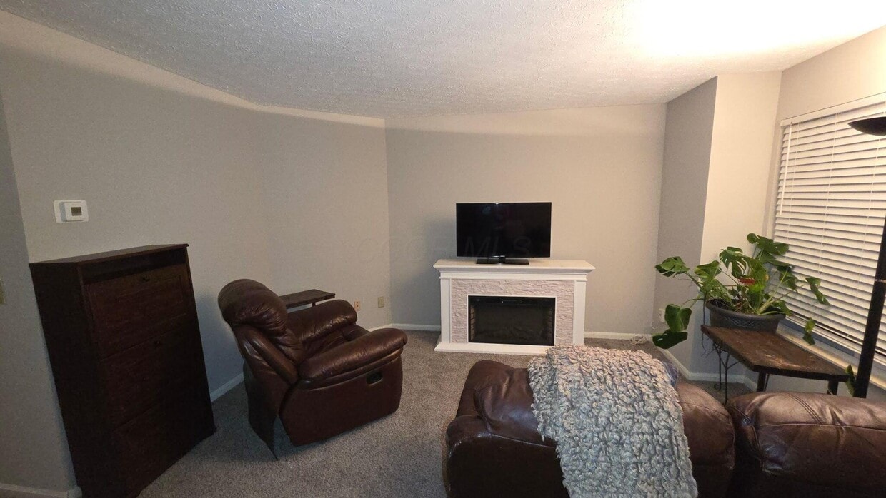 Building Photo - 5388 Flintstone Dr