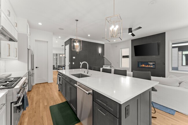 Foto del edificio - 556 Rankin St NE