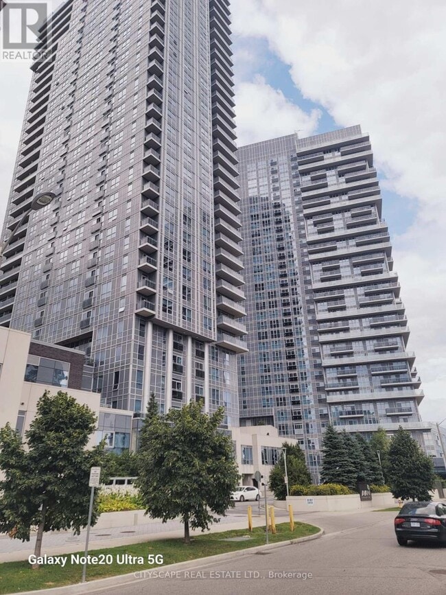 Building Photo - 275-2275 Village Green Square
