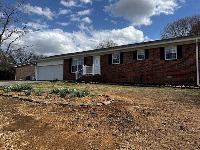 Foto del edificio - Maryville 37803 - 3 bedroom, 1.5 bath home...