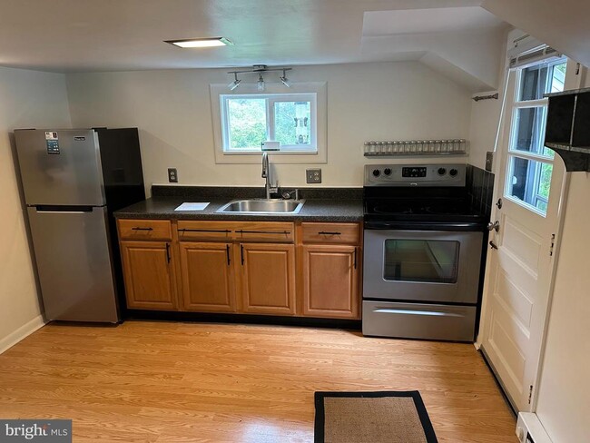 Building Photo - 14822 Charmian Rd