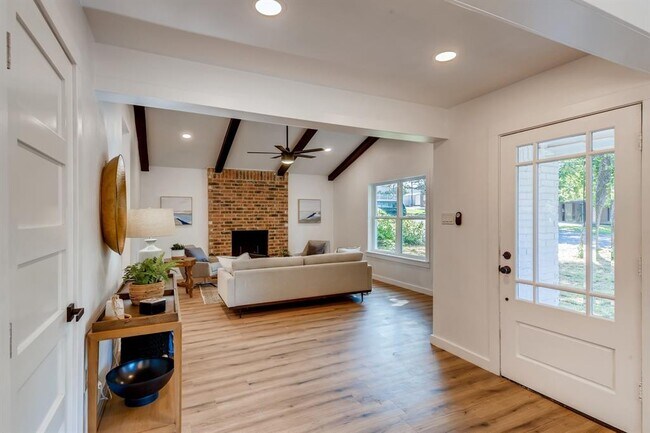 Building Photo - 1505 Summit St