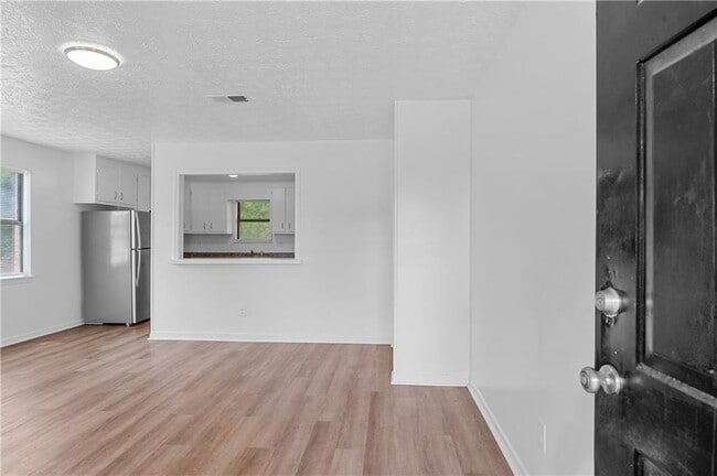 Building Photo - 113 Tanglewood Dr