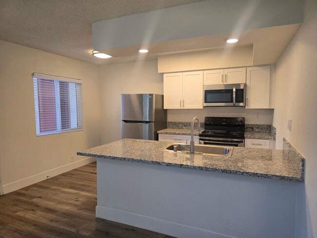Open kitchen area - Courtyard 525