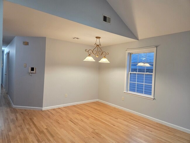 Building Photo - 27 Jewett Ave