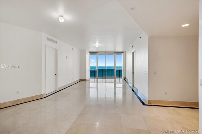 Foto del edificio - 16001 Collins Ave