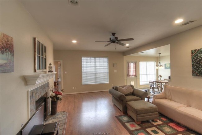 Building Photo - 3206 Neuburg Ct