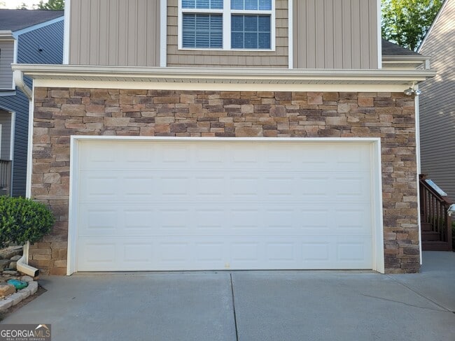 Building Photo - 573 Arrowhead Dr