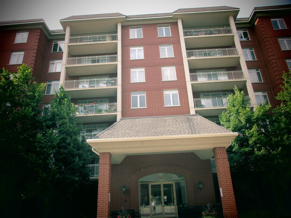 Primary Photo - 8400 Callie Ave