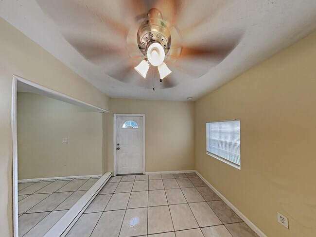 Building Photo - 8620 NW 25th Ct