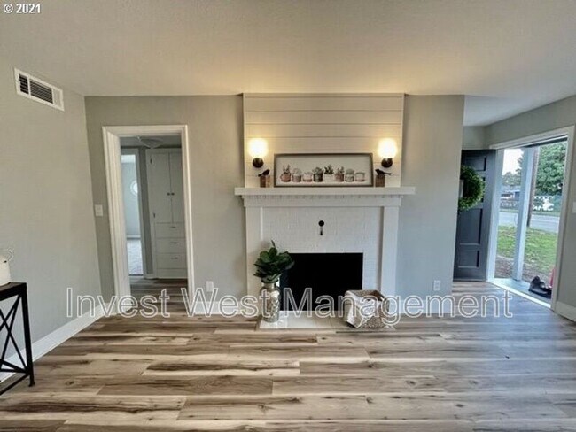 Foto del edificio - 106 SE Whitney St