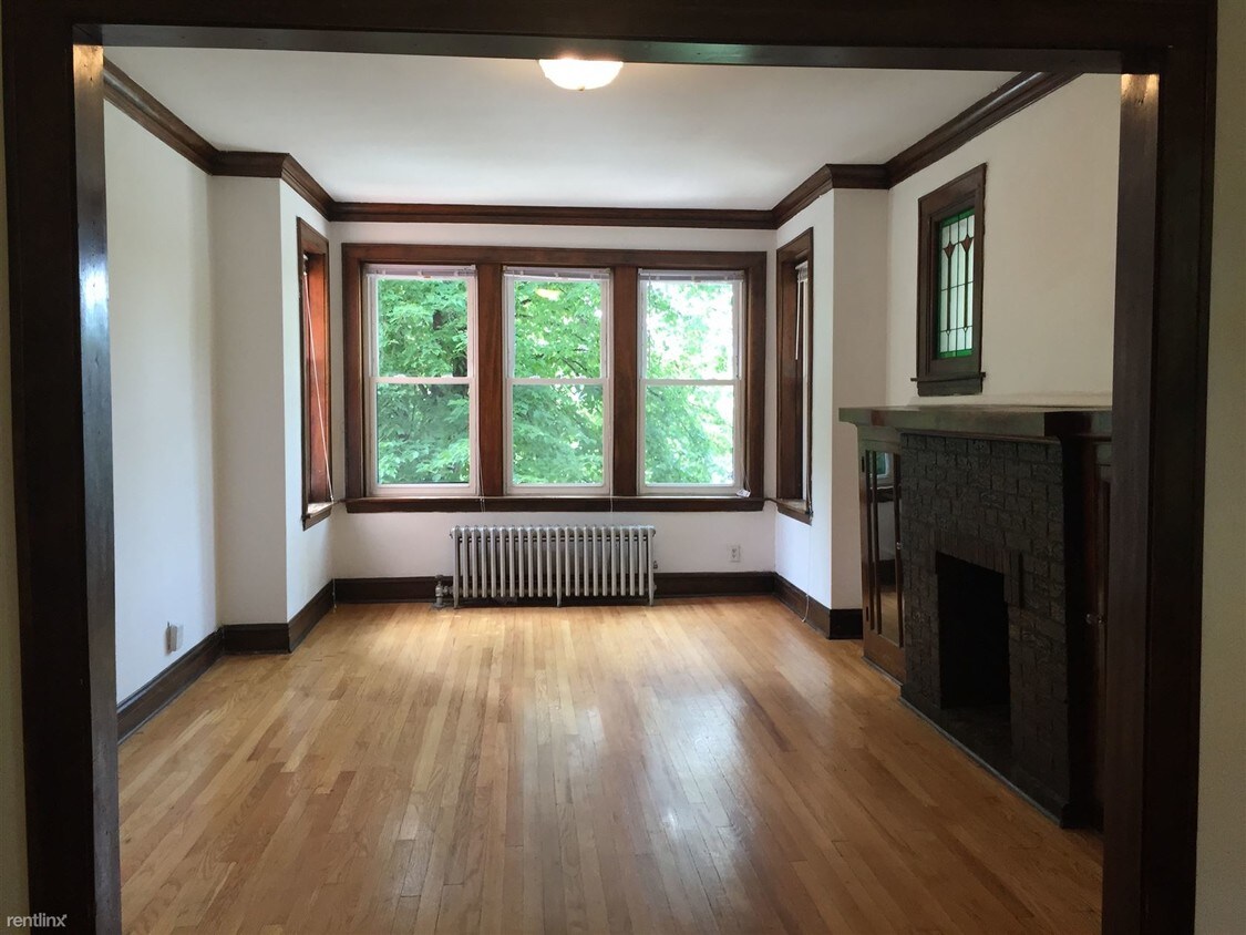 Primary Photo - 2 br, 1 bath 4plex - 2253 W Cornelia Ave # W2