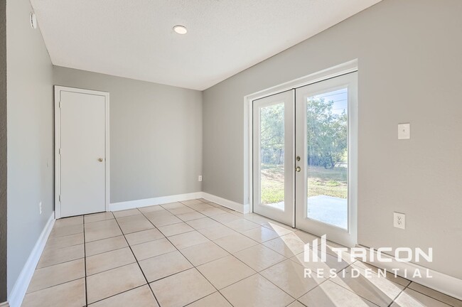 Building Photo - 855 Forrest Dr