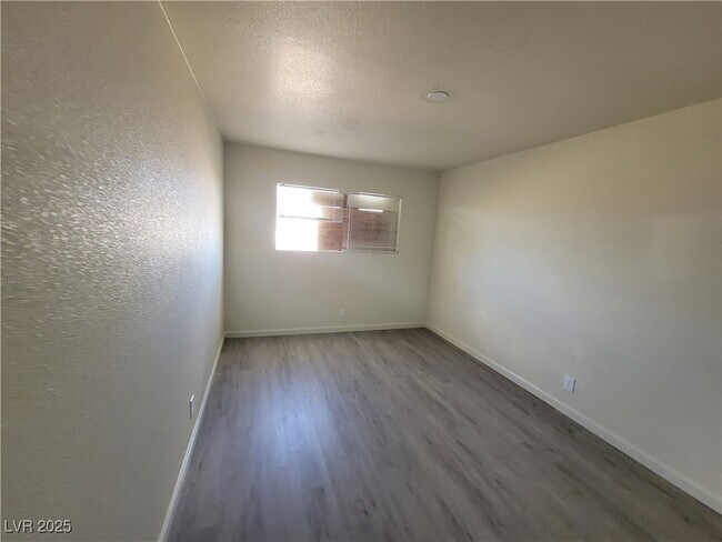 Foto del edificio - 3749 Ponderosa St
