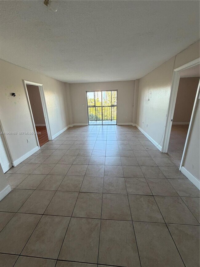 Foto del edificio - 4801 NW 7th St