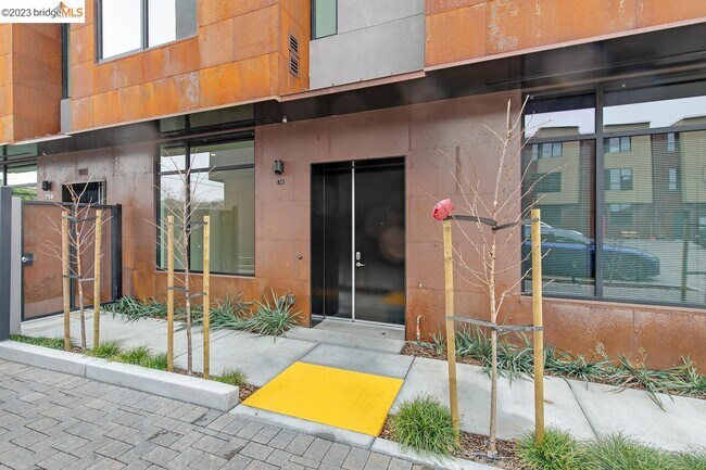 Building Photo - 741 Channing Way