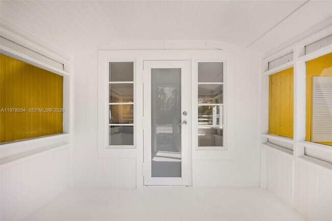 Foto del edificio - 3041 Calusa St