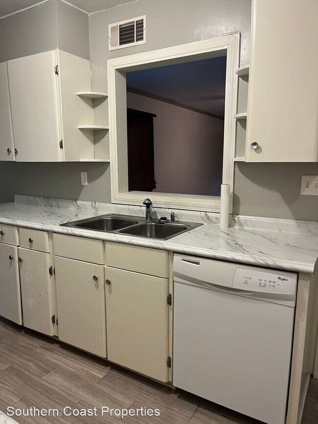 Foto del edificio - 3 br, 2 bath House - 109 Harrison Drive