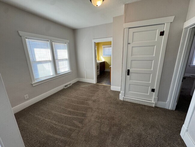 Foto del edificio - Main level house