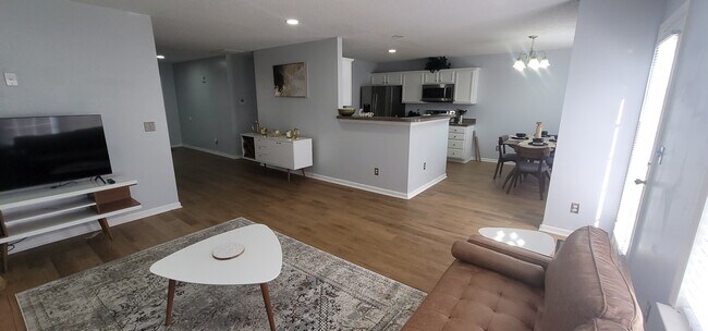 Building Photo - 11 Apple Ridge Ct