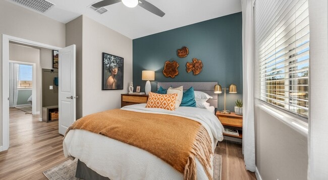 Building Photo - 6326 S 47th Dr