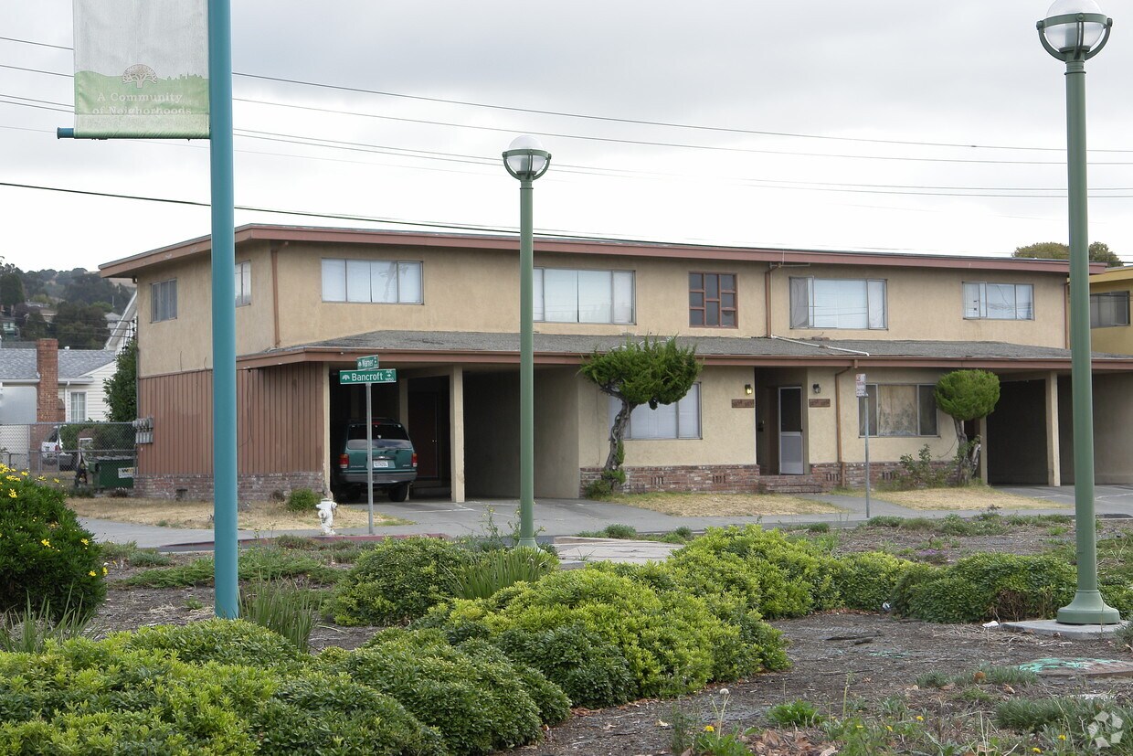 Foto del edificio - 9854-9860 Bancroft Ave