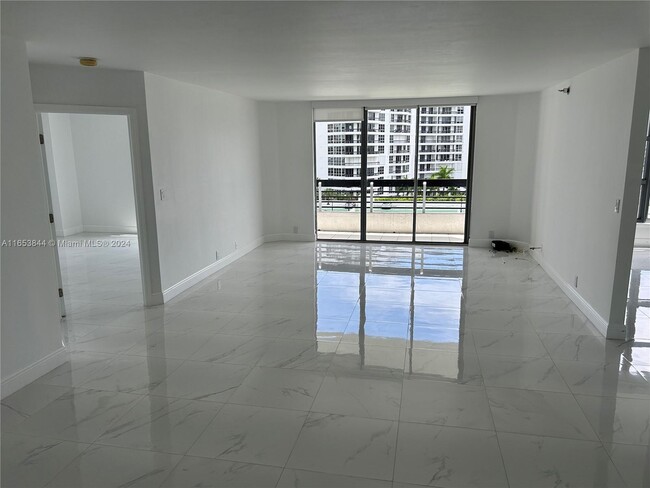 Foto del edificio - 3530 Mystic Pointe Dr