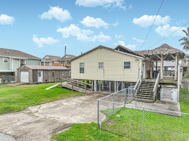 Building Photo - 5 Highland Dr
