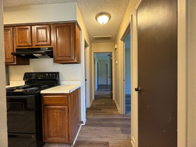 Building Photo - 6223 Sandlin Ave