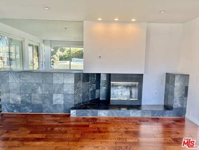 Building Photo - 2237 S Bentley Ave
