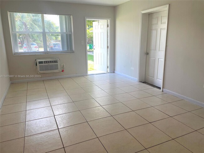 Foto del edificio - 7551 Venetian St