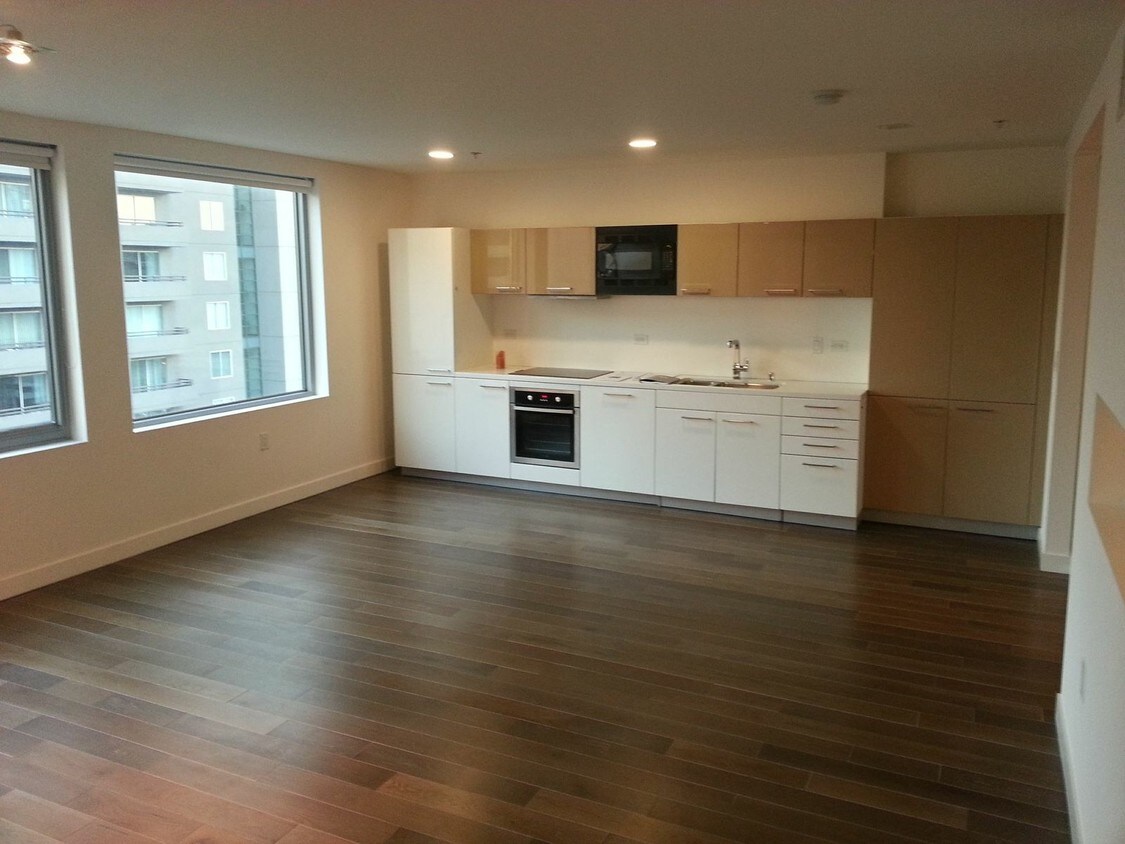 Concierto - 901 S Flower St