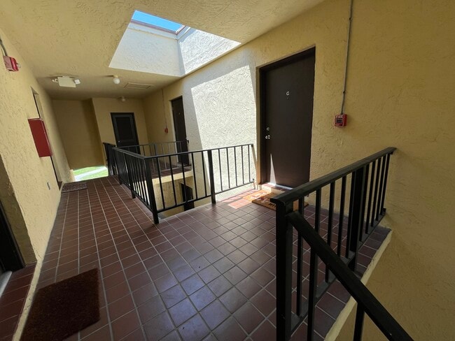 Building Photo - 13716 SW 90th Ave