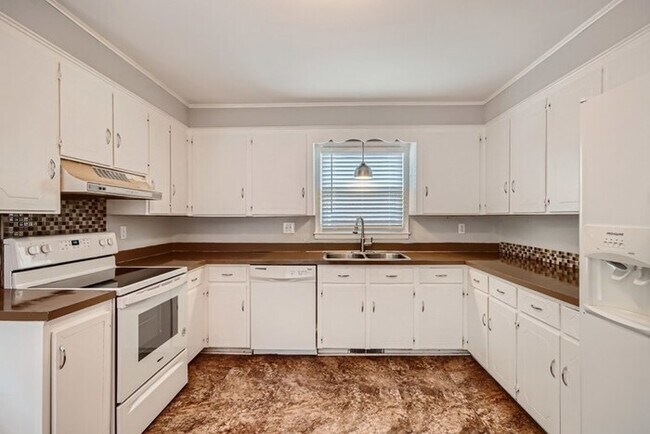 Building Photo - 11308 Gladewater Dr, Matthews, NC, 28105