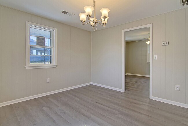 Foto del edificio - Modern Retreat Minutes from Downtown Charleston