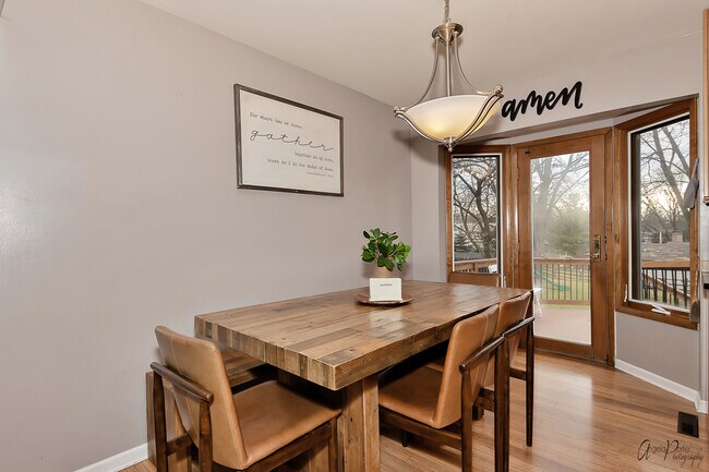 Foto del edificio - 2117 Witchwood Ln