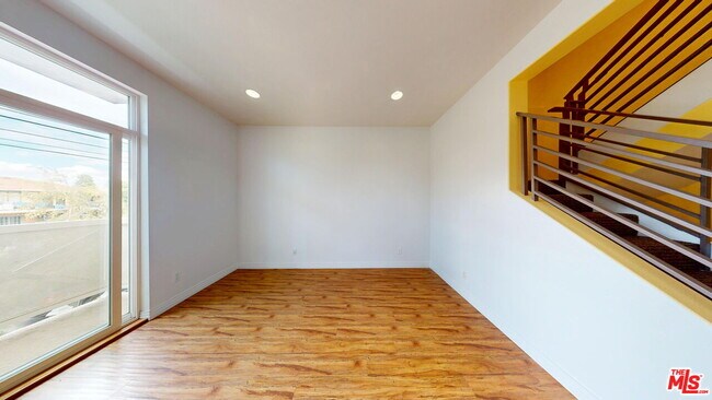 Foto del edificio - 11622 Oxnard St