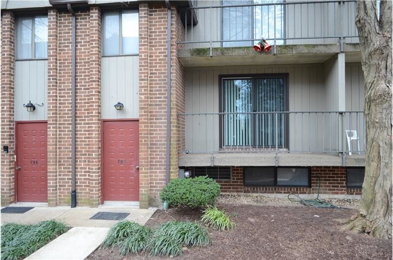 Primary Photo - 758A Putnam Blvd