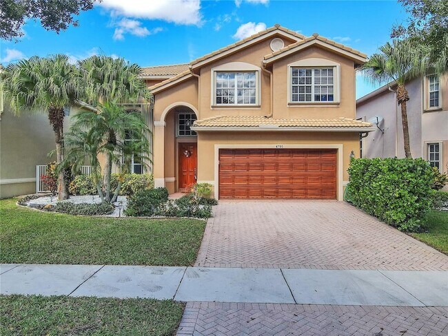 Foto del edificio - 4795 S Classical Blvd