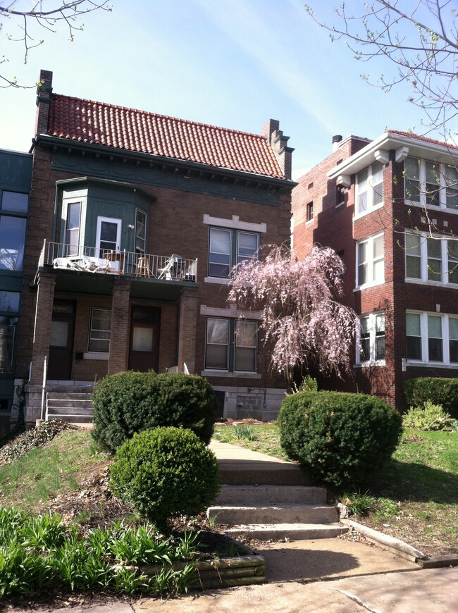 Building Photo - 4382 W Pine Blvd