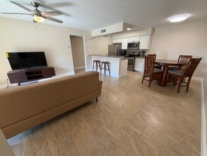 Building Photo - 5327 Summerlin Rd