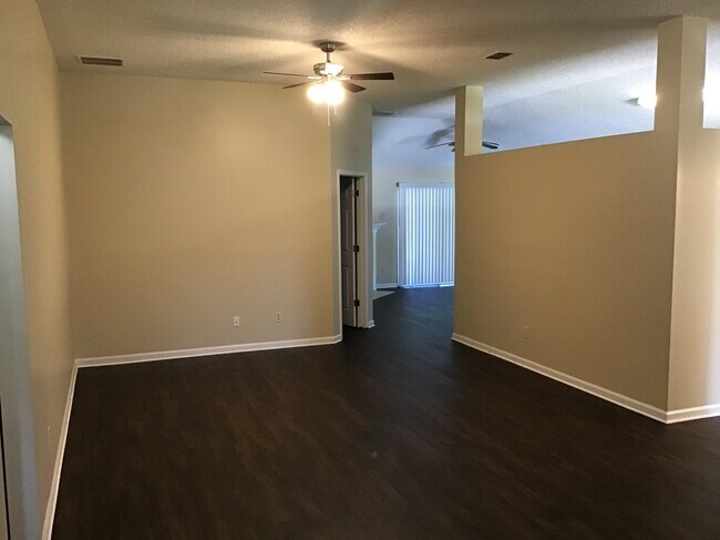 Building Photo - 1836 Northglen Cir