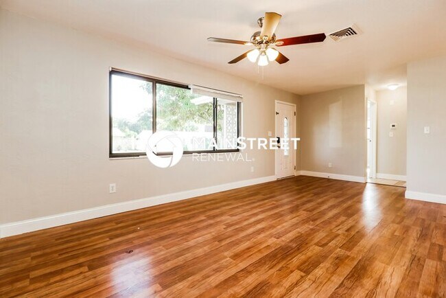 Building Photo - 3 Bedroom Pet-Friendly Home in SEMINOLE, FL with Main Street Renewal