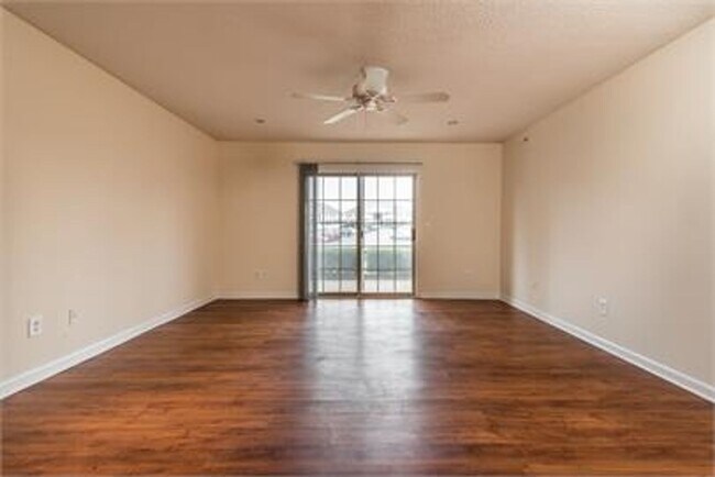 Foto del edificio - Creek Pointe