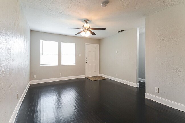 Building Photo - 3 BR/1BA | Newly Renovated Single Family Home | 1-Car Garage Parking | Gated backyard